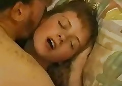 Genç şişman kız pornosu - sıcak kız öpüşme